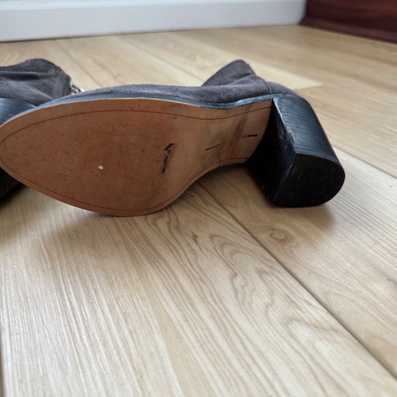 Dolce Vita Gray Suede Ankle Bootie - SIze 7 1/2 - Picture 6 of 7